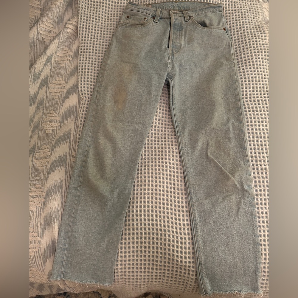 Light wash Levi mom jeans